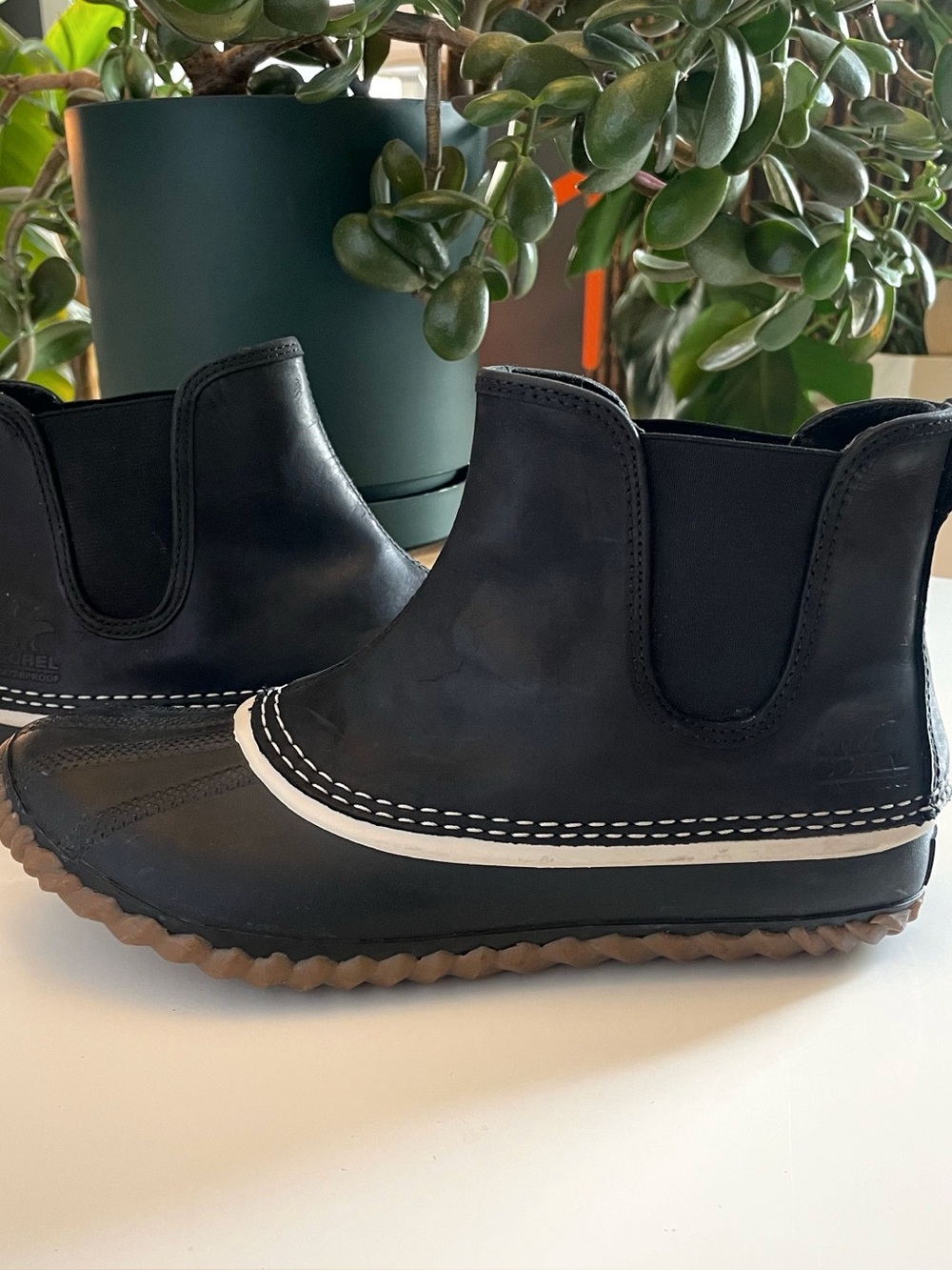 Sorel Black Out & About Chelsea Boots | Size 8
